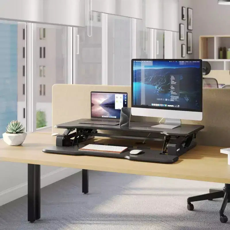 Mount-It! Convertisseur de bureau debout à hauteur réglable | Rehausseur de bureau debout de 96,5 cm de large avec ressort à gaz et plateau pour clavier pouvant accueillir deux moniteurs | Noir
