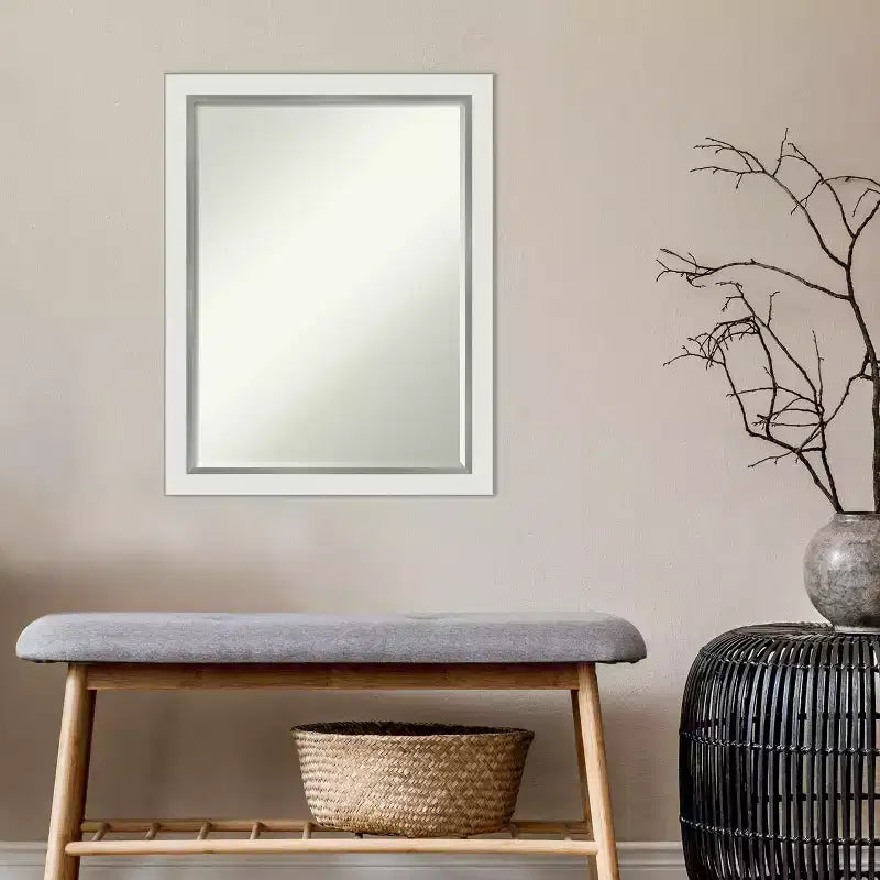 Miroir mural de salle de bain biseauté étroit Amanti Art Eva blanc argenté 27 x 21 po