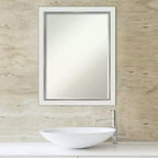 Miroir mural de salle de bain biseauté étroit Amanti Art Eva blanc argenté 27 x 21 po