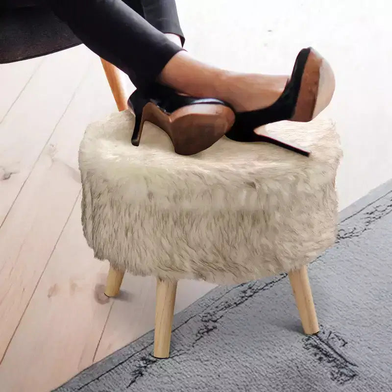 Tabouret rond en fausse fourrure Cheer Collection de 17 po