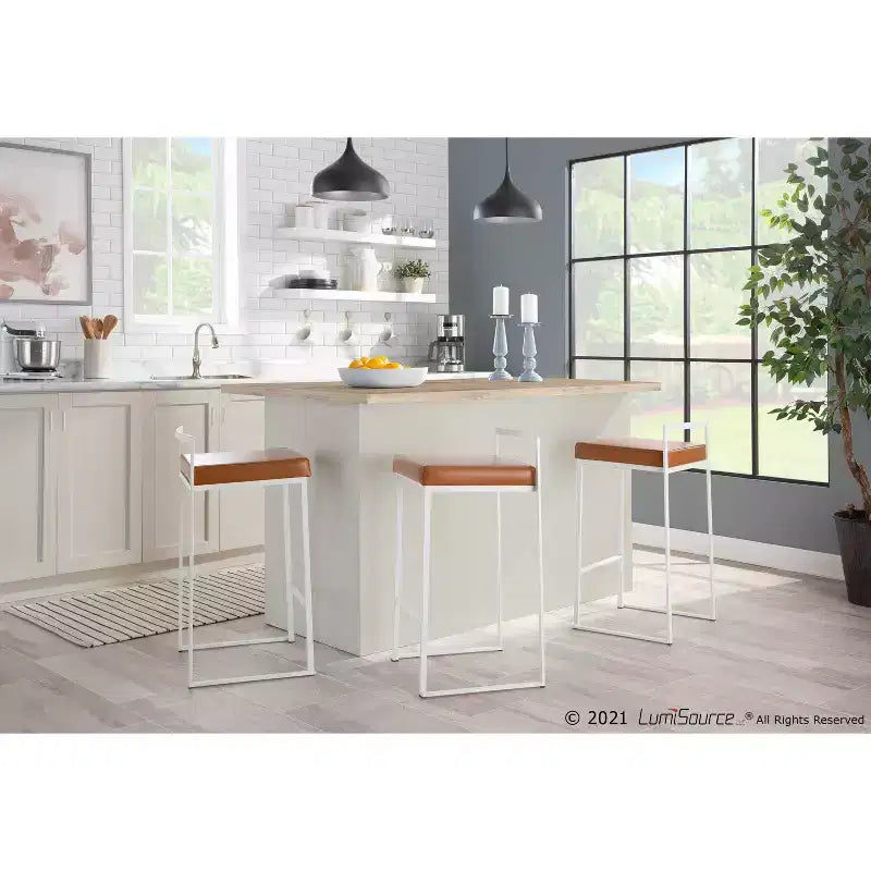 Ensemble de 2 tabourets de bar empilables Fuji en cuir/acier – LumiSource