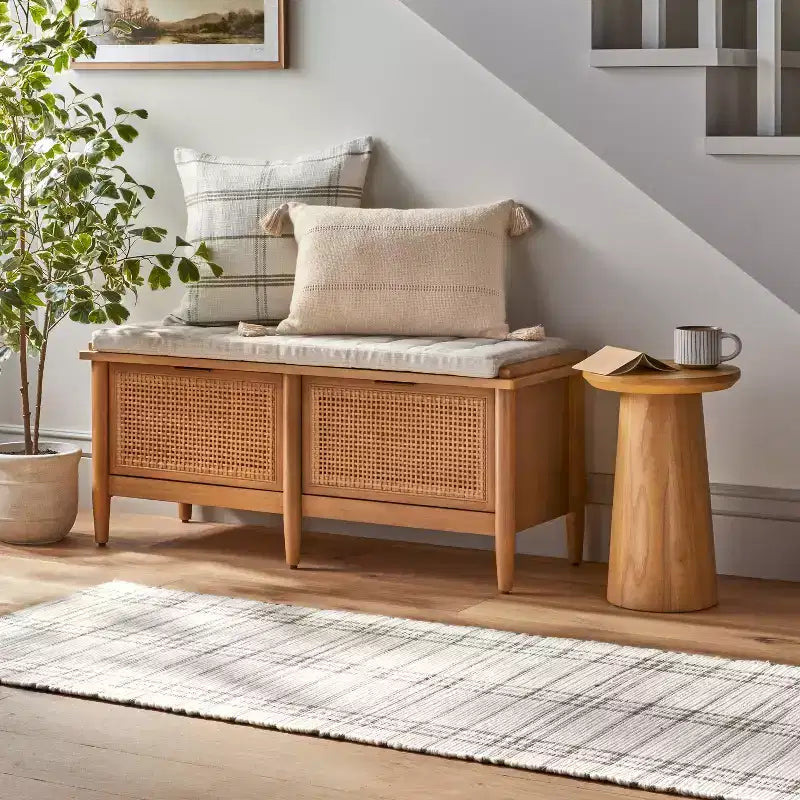 Table d'appoint ronde en bois sur pied – Hearth & Hand avec Magnolia