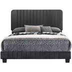 Lit King rembourré en velours Passion Furniture Lodi avec panneau touffeté