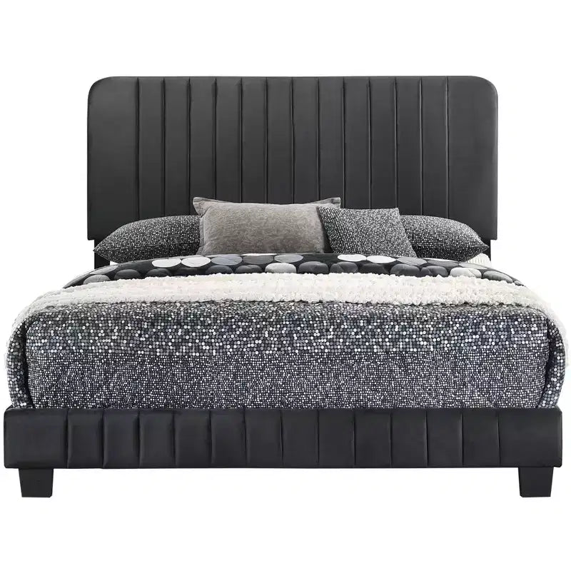 Lit King rembourré en velours Passion Furniture Lodi avec panneau touffeté