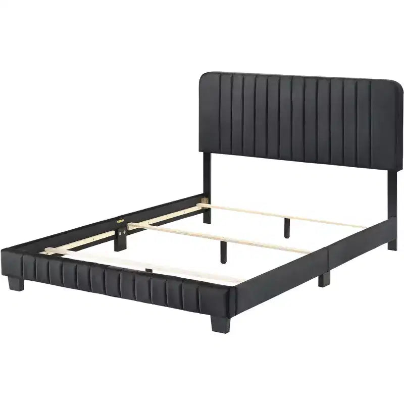 Lit King rembourré en velours Passion Furniture Lodi avec panneau touffeté