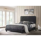Lit King rembourré en velours Passion Furniture Lodi avec panneau touffeté