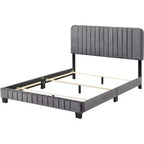 Lit King rembourré en velours Passion Furniture Lodi avec panneau touffeté