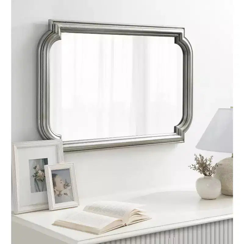 Miroir rectangulaire festonné en MDF Kate and Laurel Kinsman, 24x36, argent