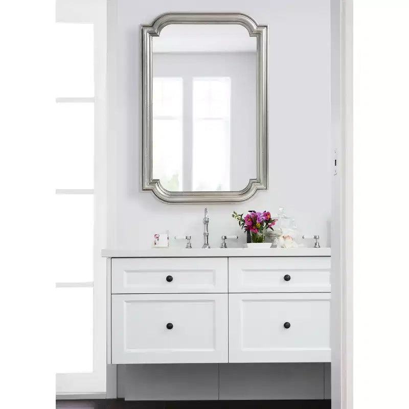 Miroir rectangulaire festonné en MDF Kate and Laurel Kinsman, 24x36, argent