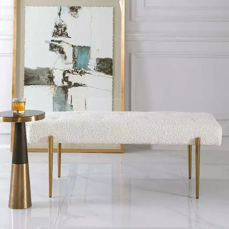 Banc d'appoint moderne capitonné blanc Uttermost Olivier de 125,73 cm de large