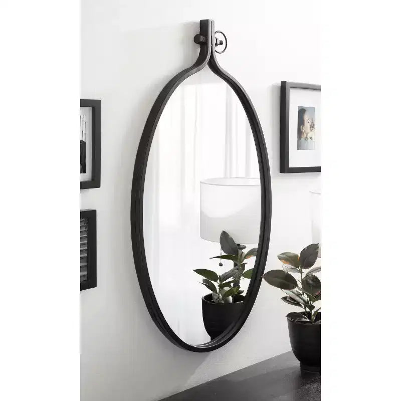 Miroir mural encadré en métal Yitro de Kate et Laurel, 20x34, Noir