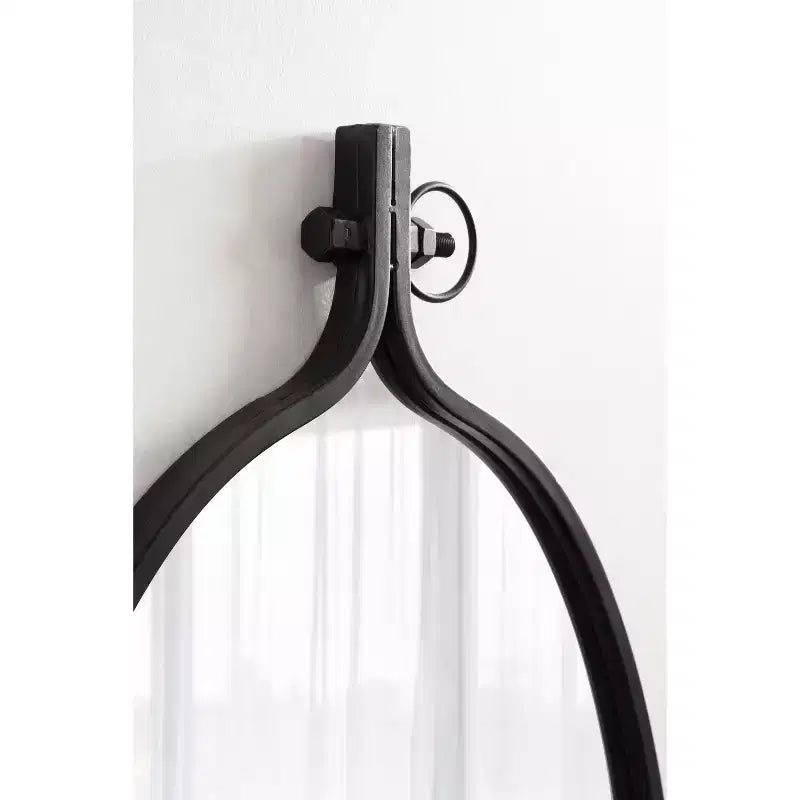 Miroir mural encadré en métal Yitro de Kate et Laurel, 20x34, Noir