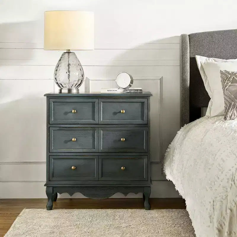 Commode d'appoint traditionnelle Galatea 32'' en bois massif à 3 tiroirs avec station de charge | HULALA HOME