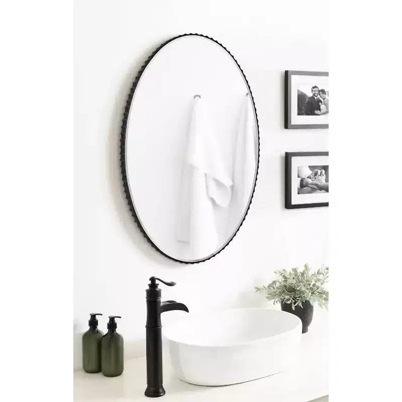 Miroir mural ovale cannelé Elmora 23x32 - Kate & Laurel All Things Decor