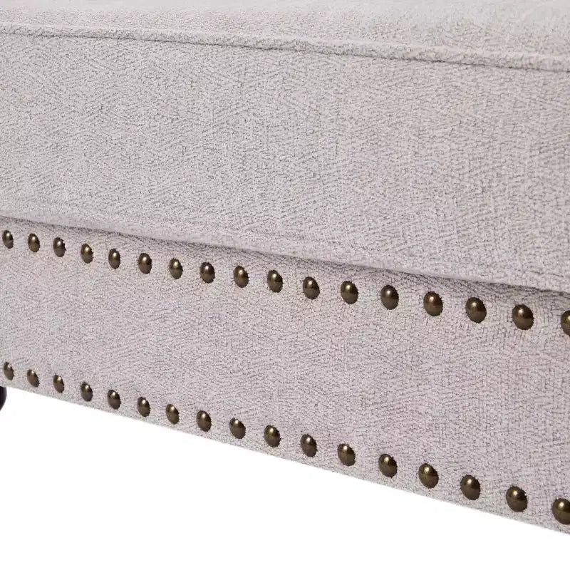 Canapés 3 places/causeuses/fauteuils rembourrés avec clous décoratifs, accoudoirs volutes et pieds tournés-ModernLuxe