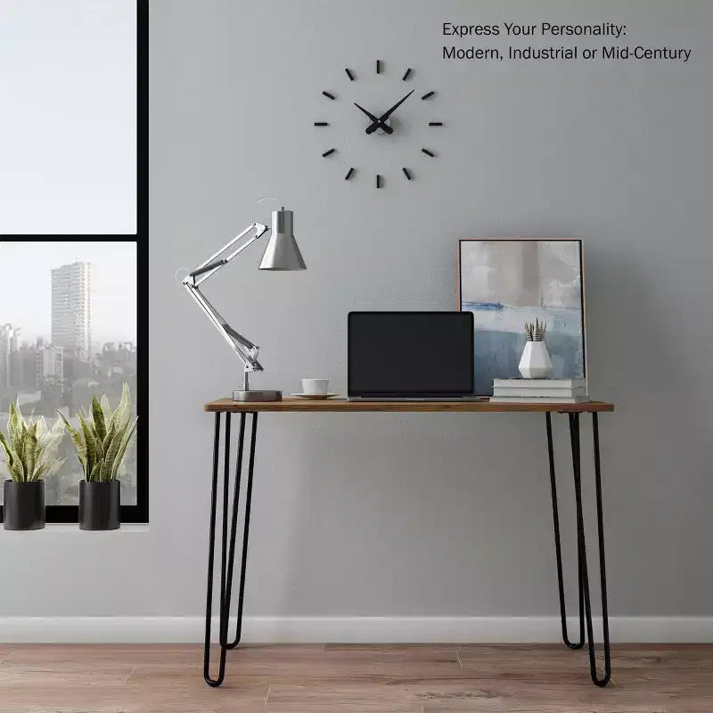 Bureau à domicile somptueux avec pieds épingle – Décoration d'intérieur de style industriel moderne – Aspect grain de bois et accents en acier