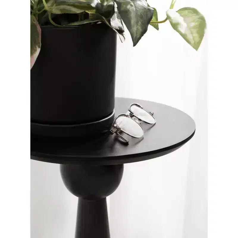 Table d'appoint ronde Jakob par Kate and Laurel