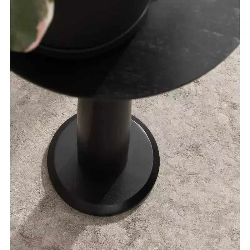 Table d'appoint ronde Jakob par Kate and Laurel