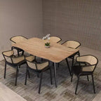 Chaise de salle à manger moderne Ervilla avec cadre noir par LeisureMod, design durable, assise confortable, parfaite pour la cuisine, la salle à manger, le bureau ou le salon