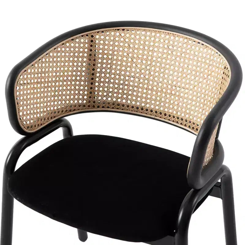 Chaise de salle à manger moderne Ervilla avec cadre noir par LeisureMod, design durable, assise confortable, parfaite pour la cuisine, la salle à manger, le bureau ou le salon