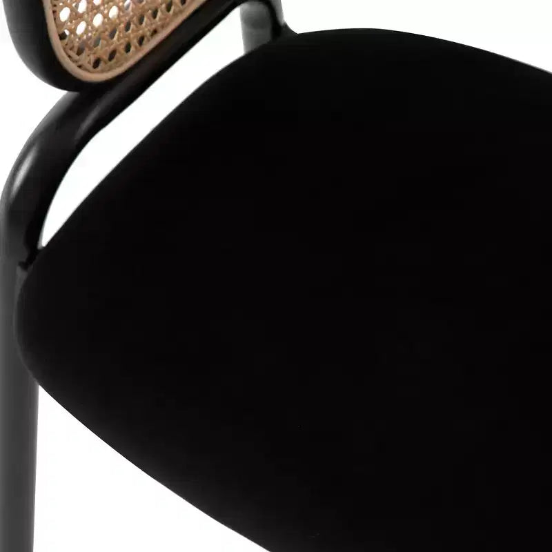 Chaise de salle à manger moderne Ervilla avec cadre noir par LeisureMod, design durable, assise confortable, parfaite pour la cuisine, la salle à manger, le bureau ou le salon