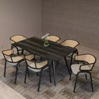 Chaise de salle à manger moderne Ervilla avec cadre noir par LeisureMod, design durable, assise confortable, parfaite pour la cuisine, la salle à manger, le bureau ou le salon