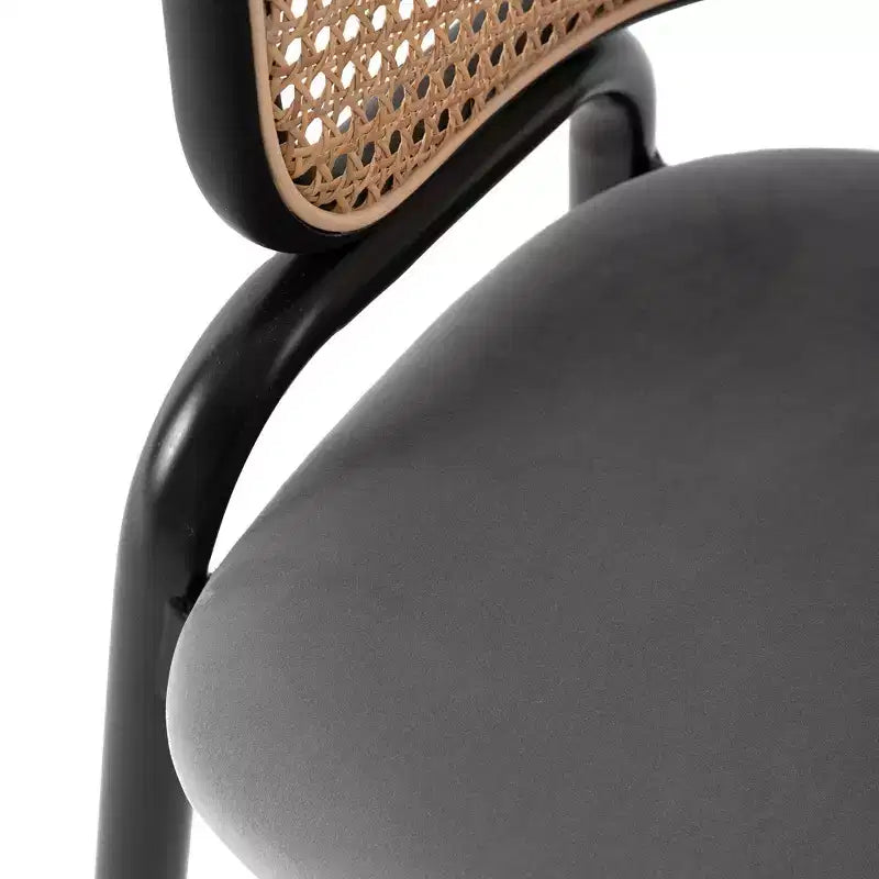Chaise de salle à manger moderne Ervilla avec cadre noir par LeisureMod, design durable, assise confortable, parfaite pour la cuisine, la salle à manger, le bureau ou le salon