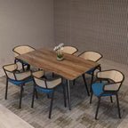 Chaise de salle à manger moderne Ervilla avec cadre noir par LeisureMod, design durable, assise confortable, parfaite pour la cuisine, la salle à manger, le bureau ou le salon
