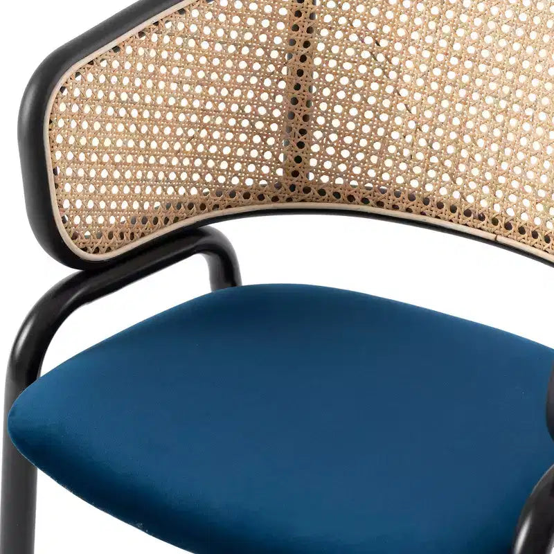 Chaise de salle à manger moderne Ervilla avec cadre noir par LeisureMod, design durable, assise confortable, parfaite pour la cuisine, la salle à manger, le bureau ou le salon