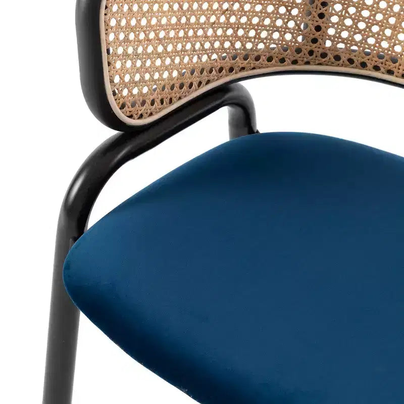 Chaise de salle à manger moderne Ervilla avec cadre noir par LeisureMod, design durable, assise confortable, parfaite pour la cuisine, la salle à manger, le bureau ou le salon