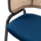 Chaise de salle à manger moderne Ervilla avec cadre noir par LeisureMod, design durable, assise confortable, parfaite pour la cuisine, la salle à manger, le bureau ou le salon