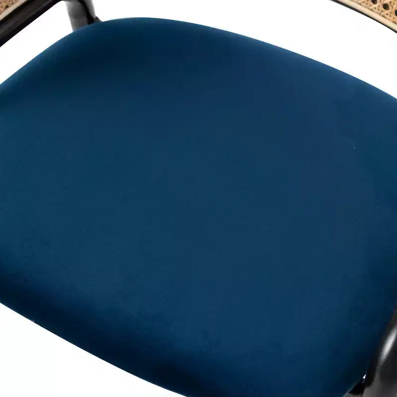 Chaise de salle à manger moderne Ervilla avec cadre noir par LeisureMod, design durable, assise confortable, parfaite pour la cuisine, la salle à manger, le bureau ou le salon