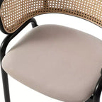 Chaise de salle à manger moderne Ervilla avec cadre noir par LeisureMod, design durable, assise confortable, parfaite pour la cuisine, la salle à manger, le bureau ou le salon