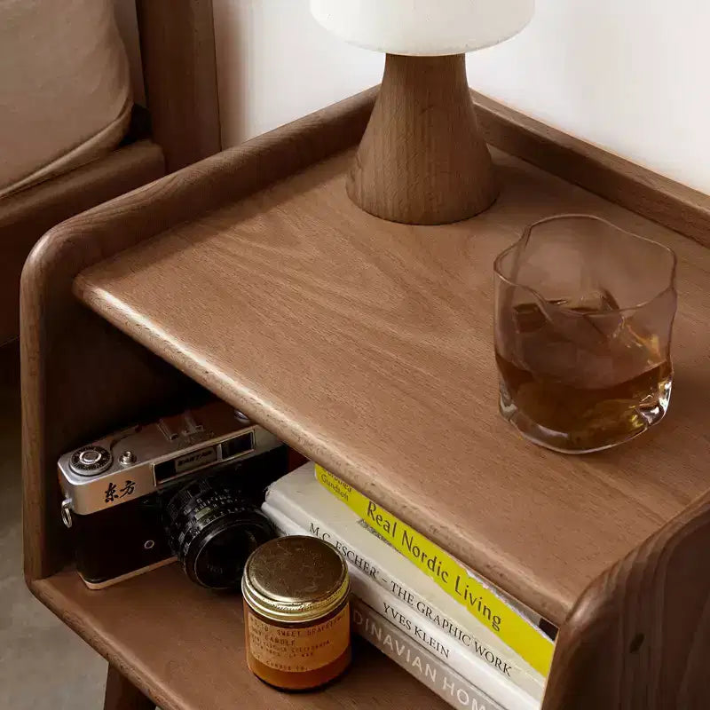 Table de chevet Dovelina à LED avec station de recharge sans fil