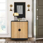 Meuble d'appoint moderne LuxenHome de style bohème avec 2 portes et lattes de bambou, coloris noir et marron