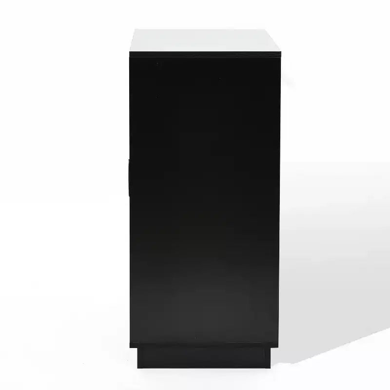 Meuble d'appoint moderne LuxenHome de style bohème avec 2 portes et lattes de bambou, coloris noir et marron
