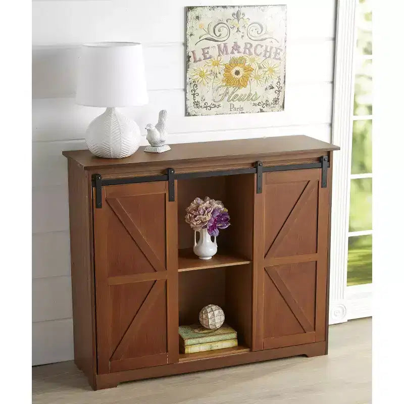 Les armoires de buffet de style porte de grange Lakeside Collection