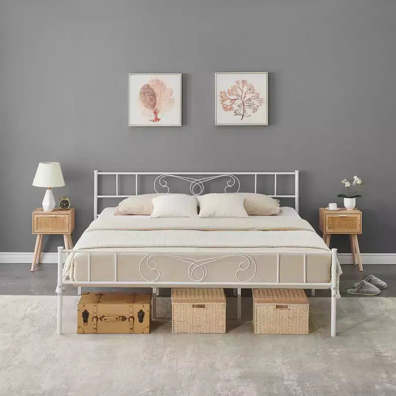 Cadre de lit plateforme en métal king size Garvee avec tête et pied de lit, support à lattes en acier, sommier, aucun sommier tapissier requis, blanc