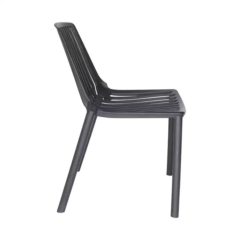 Lot de 4 chaises de salle à manger empilables modernes LeisureMod Acken en plastique – Chaises durables, confortables et peu encombrantes pour cuisine, salle à manger, bureau, café