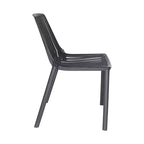 Lot de 4 chaises de salle à manger empilables modernes LeisureMod Acken en plastique – Chaises durables, confortables et peu encombrantes pour cuisine, salle à manger, bureau, café