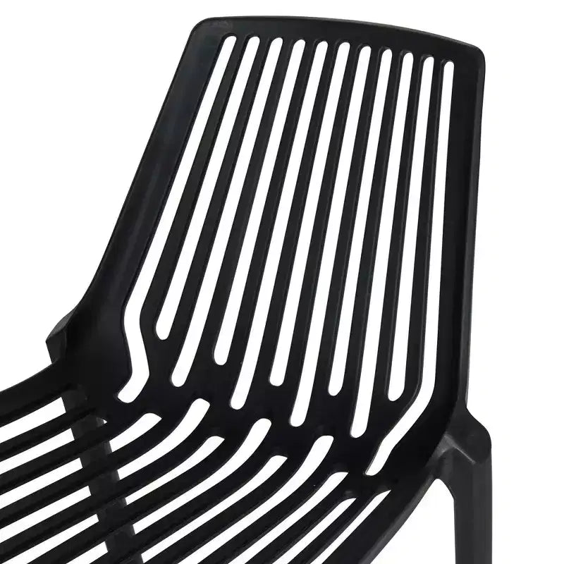 Lot de 4 chaises de salle à manger empilables modernes LeisureMod Acken en plastique – Chaises durables, confortables et peu encombrantes pour cuisine, salle à manger, bureau, café