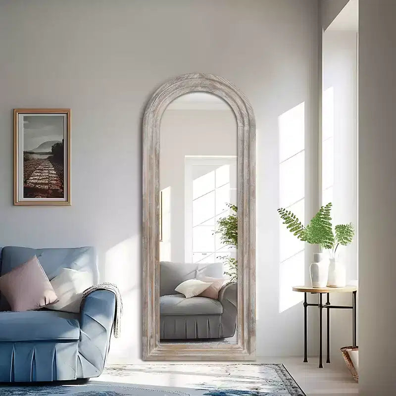 Miroir sur pied plein cadre Dovelina à cadre en bois, dessus arqué