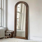 Miroir sur pied plein cadre Dovelina à cadre en bois, dessus arqué