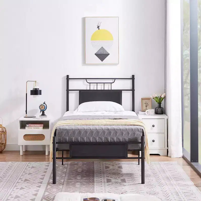 Lit plateforme en métal VECELO avec tête et pied de lit en bois