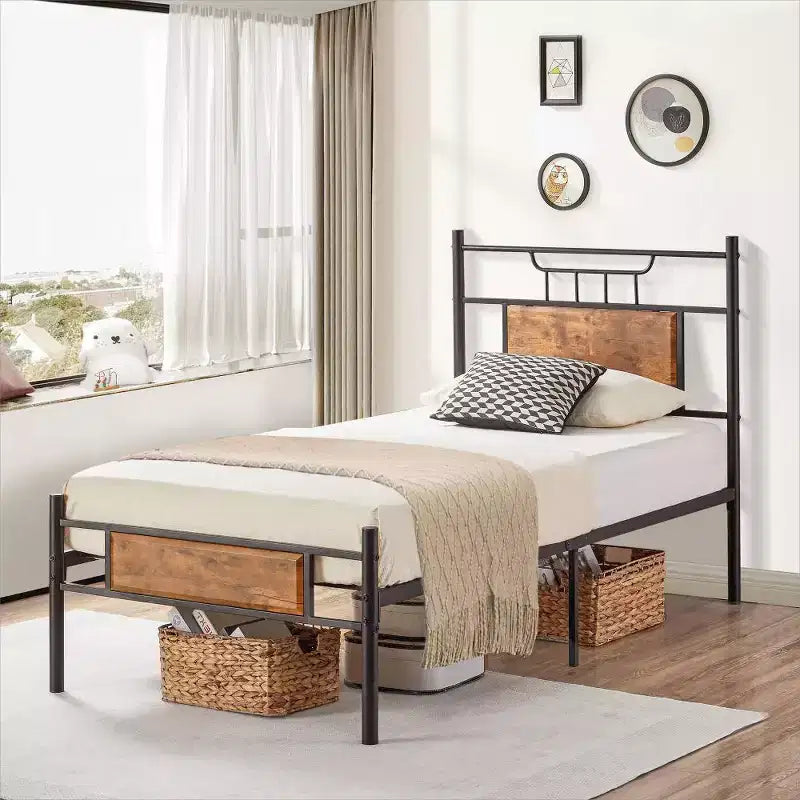 Lit plateforme en métal VECELO avec tête et pied de lit en bois