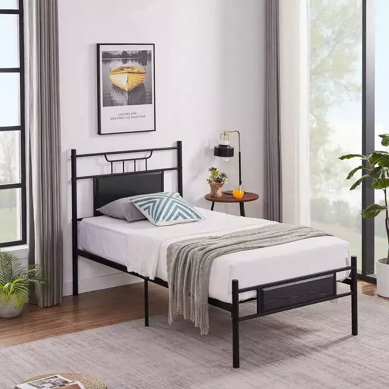 Lit plateforme en métal VECELO avec tête et pied de lit en bois