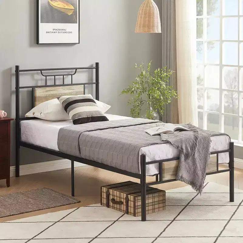 Lit plateforme en métal VECELO avec tête et pied de lit en bois