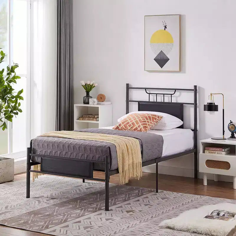 Lit plateforme en métal VECELO avec tête et pied de lit en bois