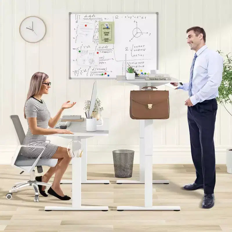 Bureau électrique debout Costway 55 x 24 avec 3 réglages de hauteur mémorisables et 2 crochets marron/naturel/blanc
