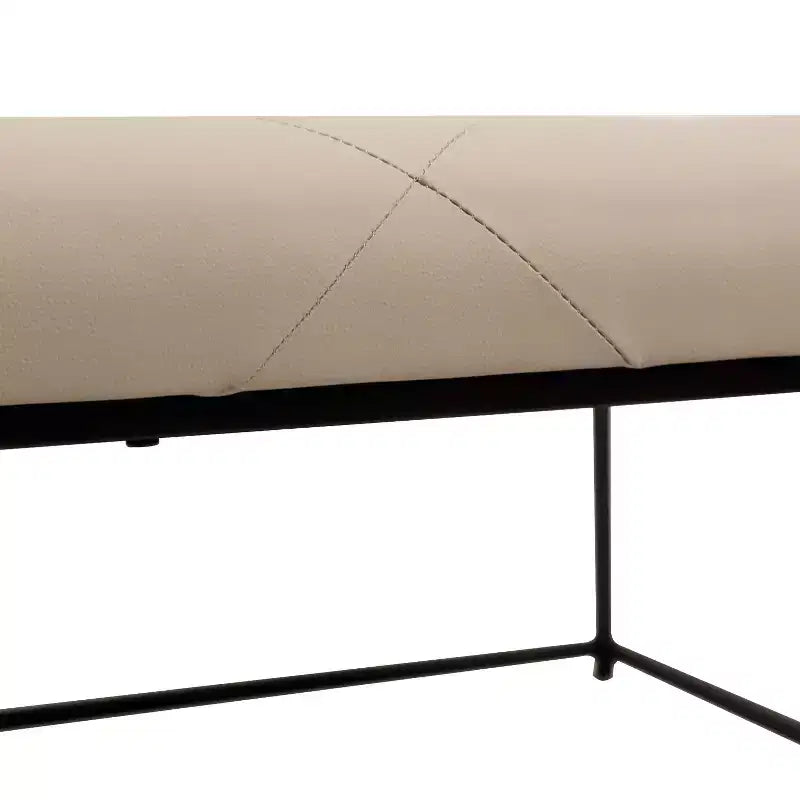 Pouf carré Emma et Oliver de 76 cm en similicuir capitonné avec structure en fer robuste